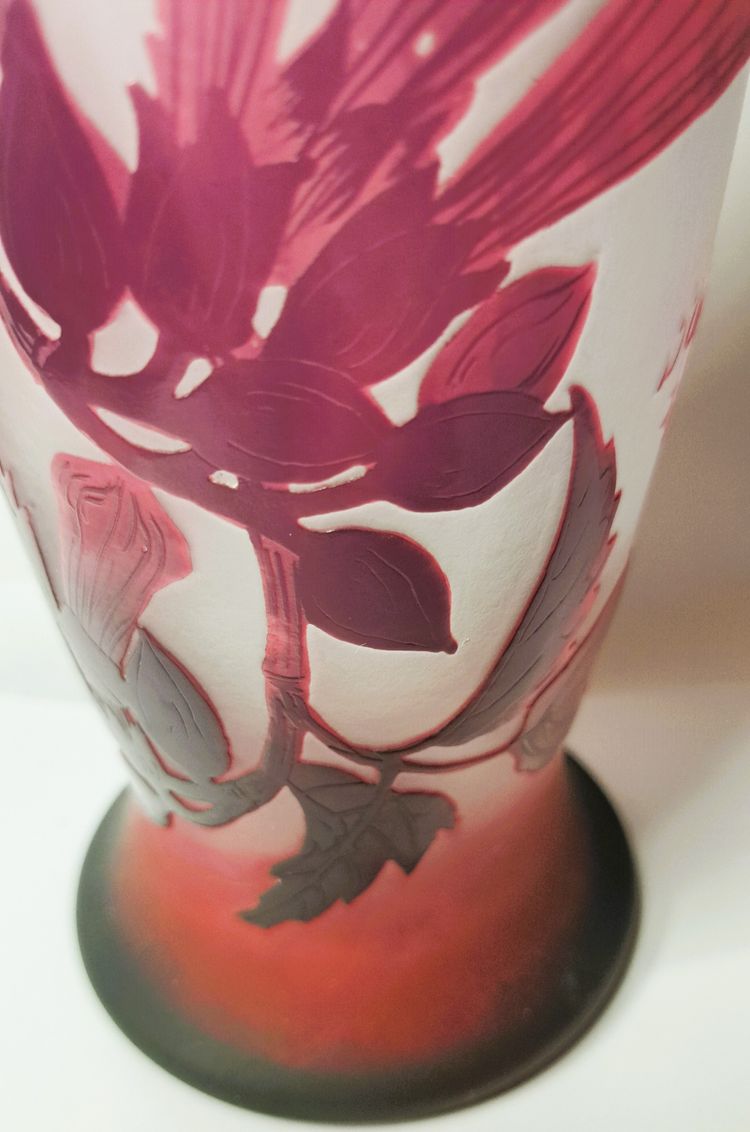  Vase mit Engelstrompetendekor aus violettem Cameoglas D'ARGENTAL - Paul NICOLAS (1875-1952)