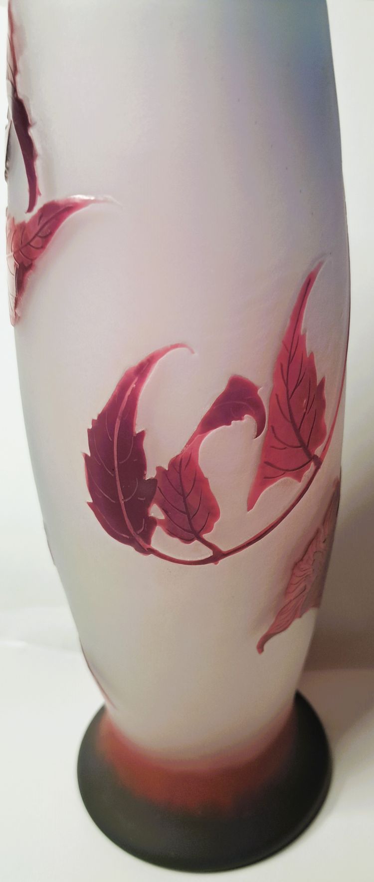   Vase mit Engelstrompetendekor aus violettem Cameoglas D'ARGENTAL - Paul NICOLAS (1875-1952)
