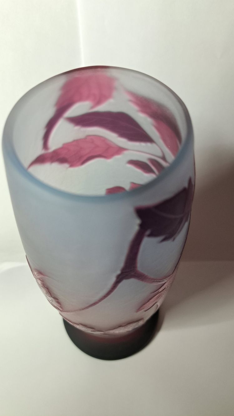   Vase mit Engelstrompetendekor aus violettem Cameoglas D'ARGENTAL - Paul NICOLAS (1875-1952)