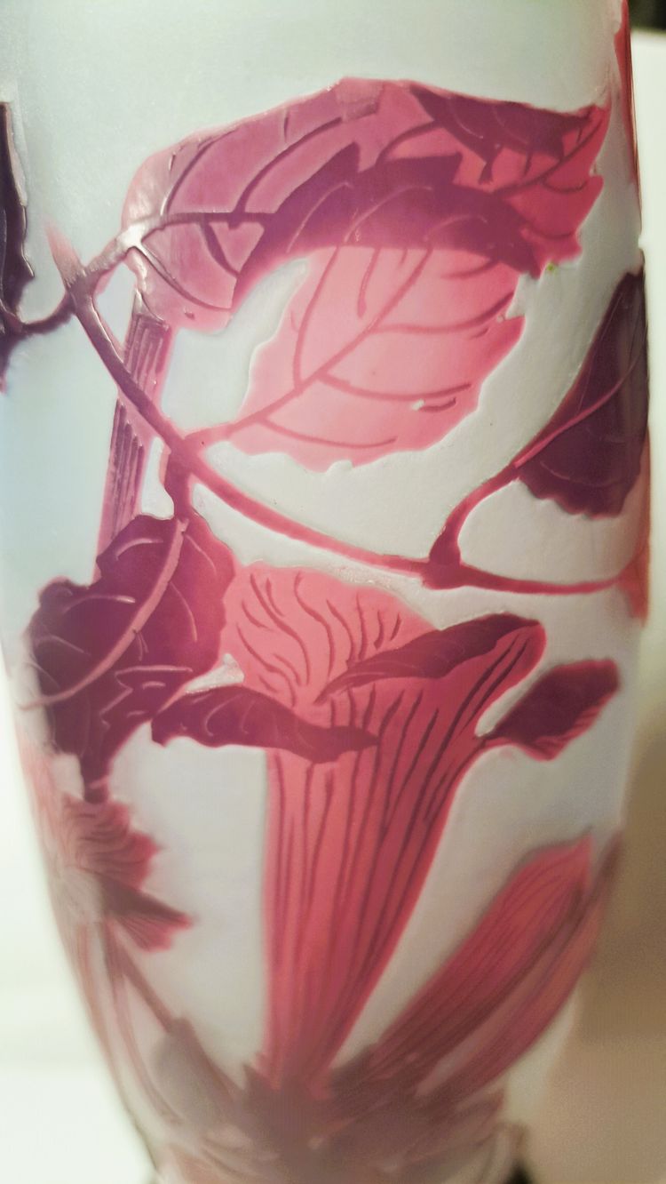   Vase mit Engelstrompetendekor aus violettem Cameoglas D'ARGENTAL - Paul NICOLAS (1875-1952)
