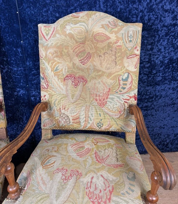 Paire De Fauteuils Louis XIII En Noyer Vers 1850