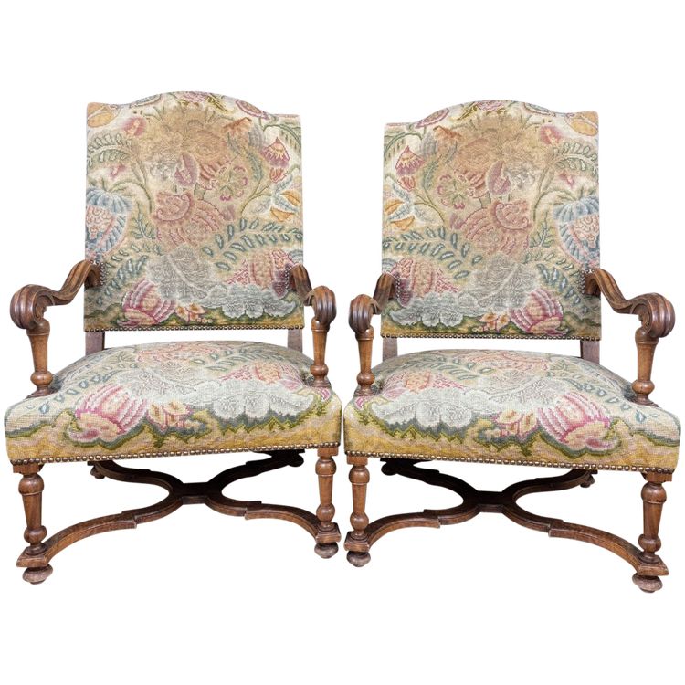 Paire De Fauteuils Louis XIII En Noyer Vers 1850
