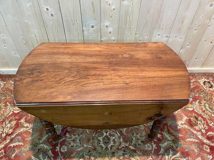 Louis Philippe round walnut dining table