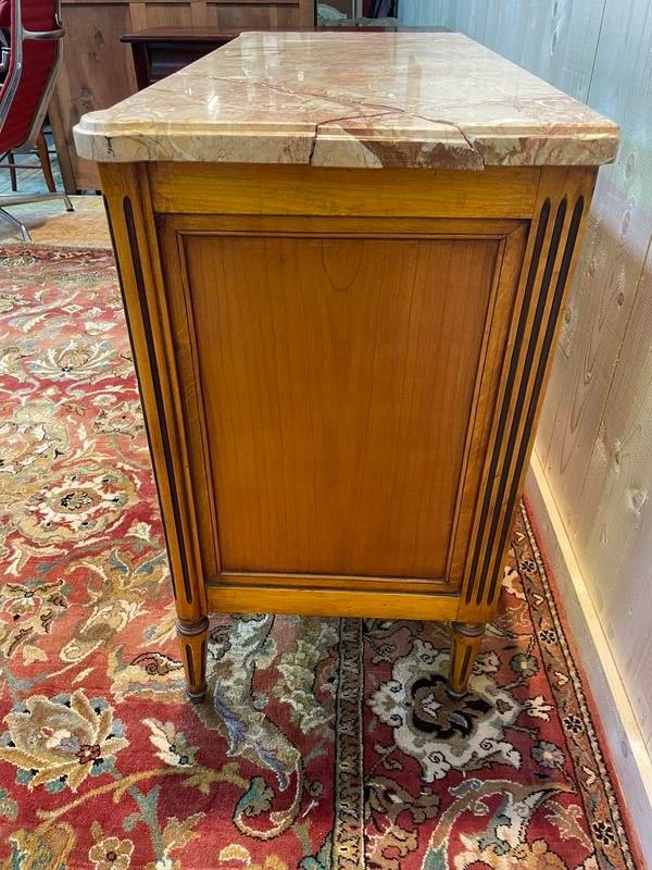 Commode de style Louis XVI