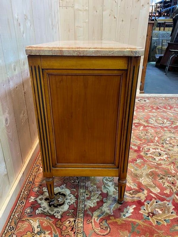 Commode de style Louis XVI