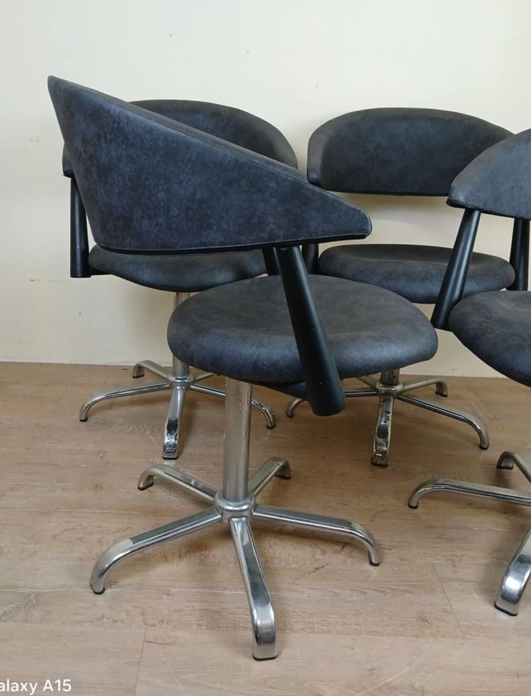 Set di quattro poltrone d'epoca circa 1980