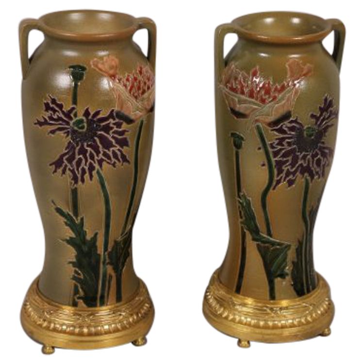 Paire de vases en grès de Choisy Le Roi signé dans le décor