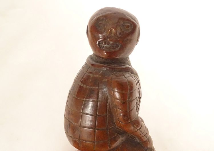 Snuffbox Boxwood Carved Crouching Figure Father Colic Folk Art