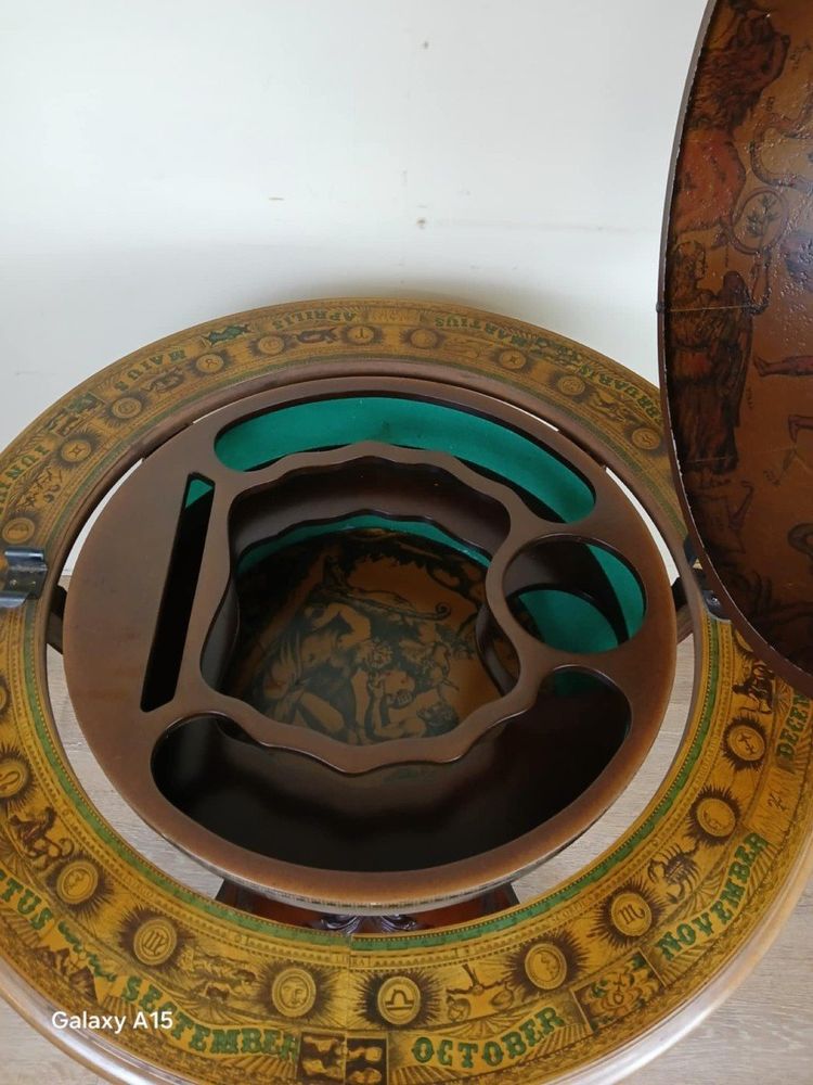 Kultiger Vintage-Cocktailbarschrank mit Weltkarte aus den 1970er Jahren