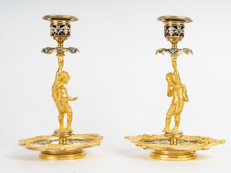 Coppia di candelieri in bronzo dorato e smalto cloisonné, fine XIX secolo