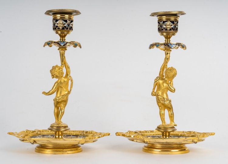 Coppia di candelieri in bronzo dorato e smalto cloisonné, fine XIX secolo