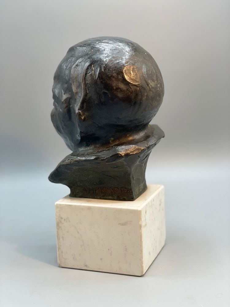 Scultura in bronzo di Andrey Nikolov