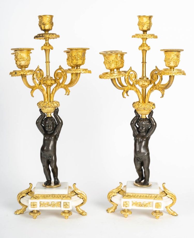 Une Garniture En Bronze Doré Et Marbre Blanc, 19th Century