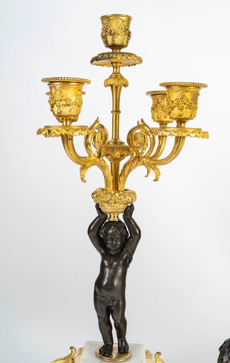 Une Garniture En Bronze Doré Et Marbre Blanc, 19th Century