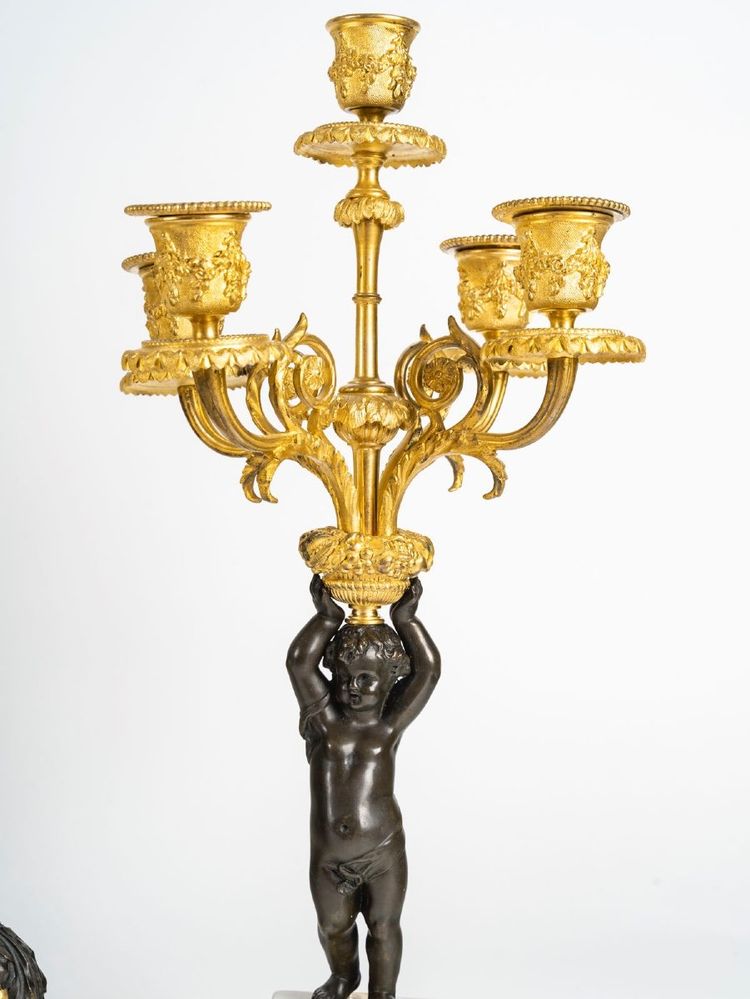 Une Garniture En Bronze Doré Et Marbre Blanc, 19th Century