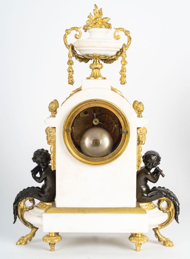 Une Garniture En Bronze Doré Et Marbre Blanc, 19th Century