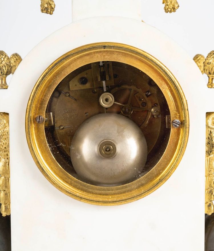 Une Garniture En Bronze Doré Et Marbre Blanc, 19th Century