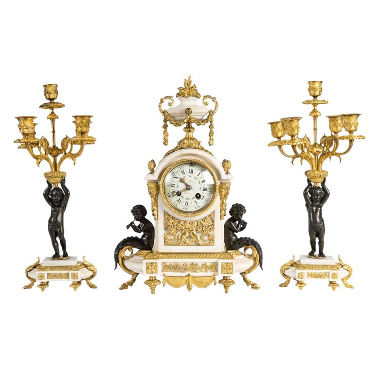 Une Garniture En Bronze Doré Et Marbre Blanc, 19th Century
