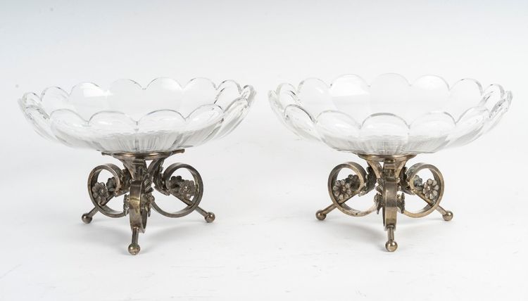 Une Paire De Coupes En Cristal De Baccarat Avec Une Base En Bronze Argenté, Fin XIXème Siècle