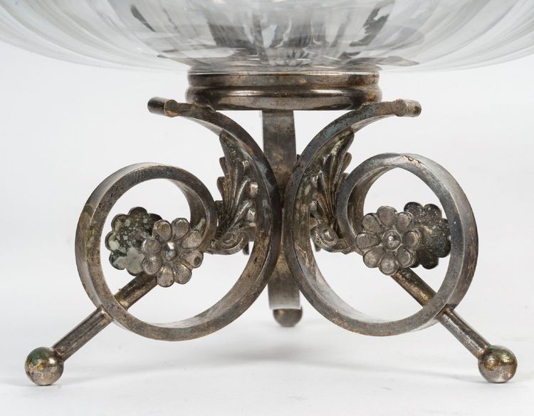 Une Paire De Coupes En Cristal De Baccarat Avec Une Base En Bronze Argenté, Fin XIXème Siècle