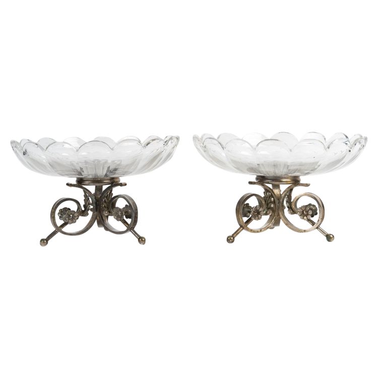 Une Paire De Coupes En Cristal De Baccarat Avec Une Base En Bronze Argenté, Fin XIXème Siècle