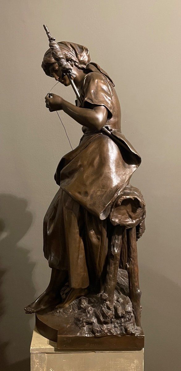 Scultura in bronzo "La filatrice" di Mathurin Moreau