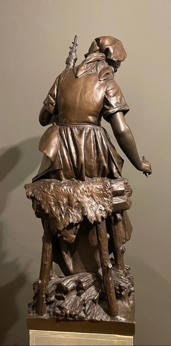 Scultura in bronzo "La filatrice" di Mathurin Moreau