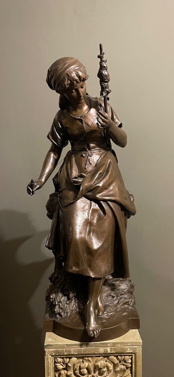 Scultura in bronzo "La filatrice" di Mathurin Moreau