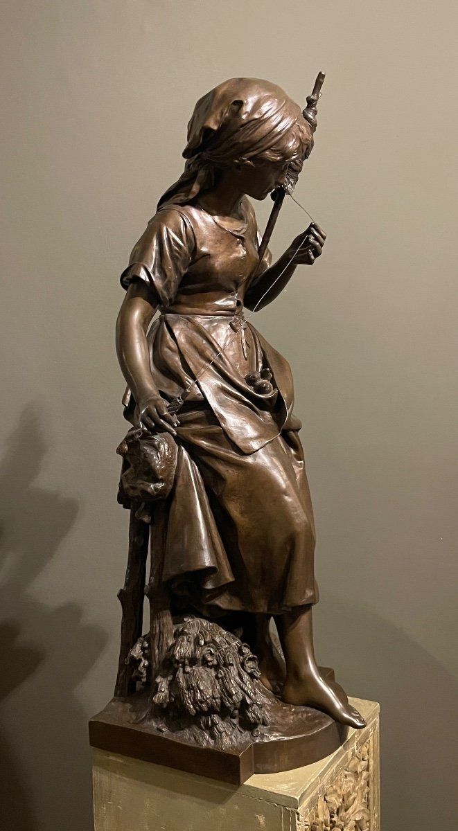 Scultura in bronzo "La filatrice" di Mathurin Moreau