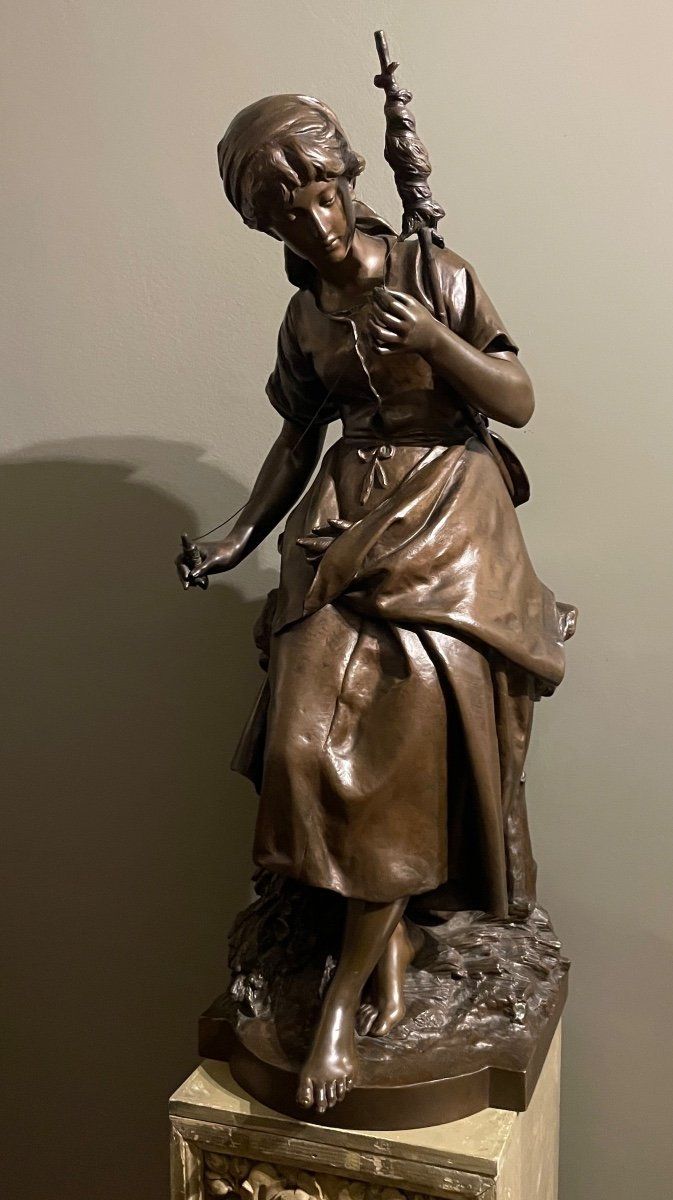 Scultura in bronzo "La filatrice" di Mathurin Moreau