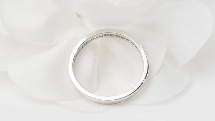 Mezza fede in oro bianco e diamanti 0,50ct