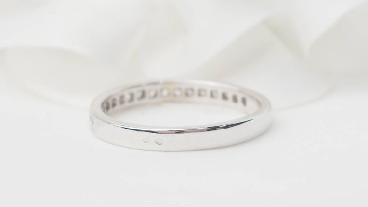Mezza fede in oro bianco e diamanti 0,50ct
