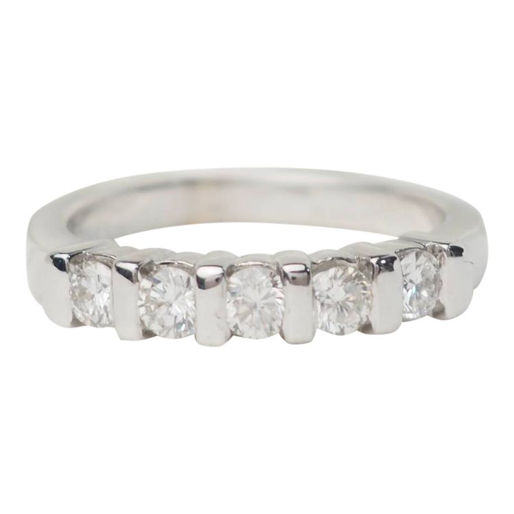 Mezza fede in oro bianco e diamanti 0,60ct