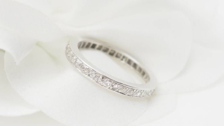 Alliance tour complet en or blanc et diamants 0.35ct