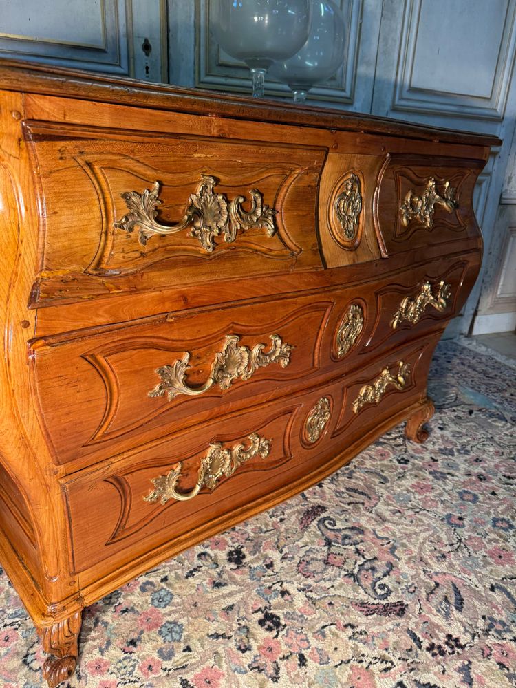 Cassettone Luigi XV del XVIII secolo