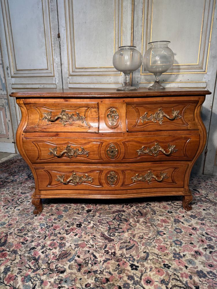 Cassettone Luigi XV del XVIII secolo