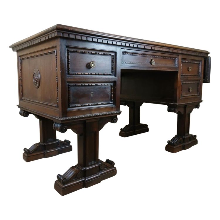 Insolite Bureau De Centre Style Renaissance Réalisé Au Milieu Du 19eme Siècle En Noyer