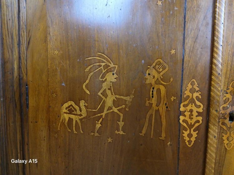 Buffet coloniale d'epoca Napoleone III con intarsi a decoro orientale