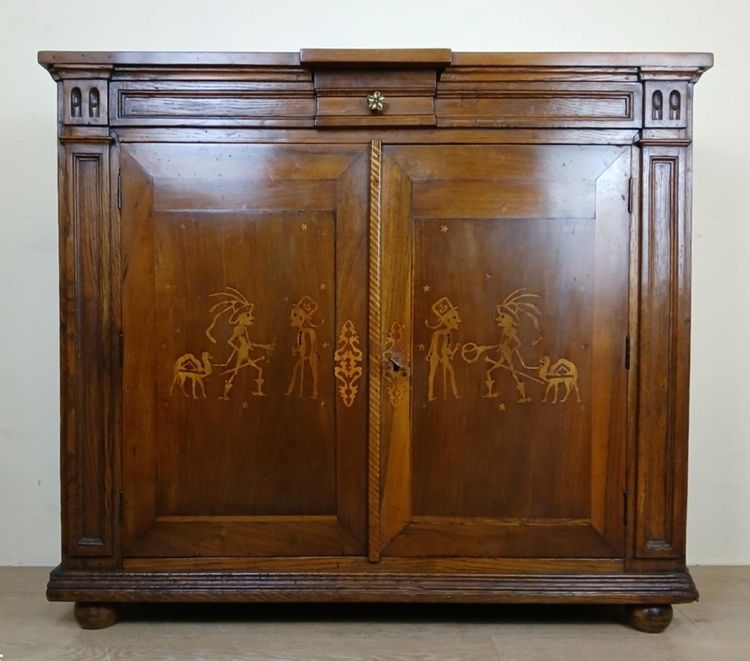 Buffet coloniale d'epoca Napoleone III con intarsi a decoro orientale