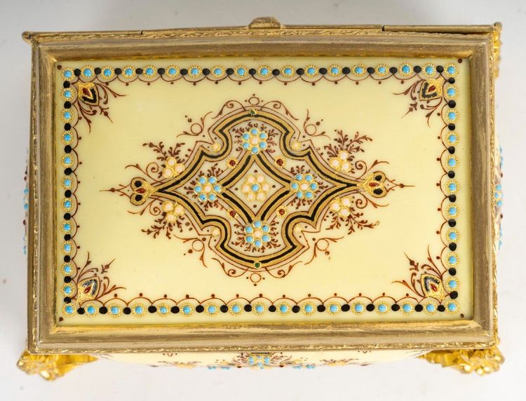 A Small Tahan Jewelry Box, 19th Century