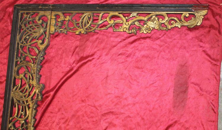 Carved gilded wood bed front piece Origin China 19th century length: 204.5 cm