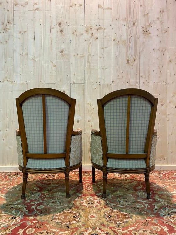 Paire de fauteuils bergères de style Louis XVI