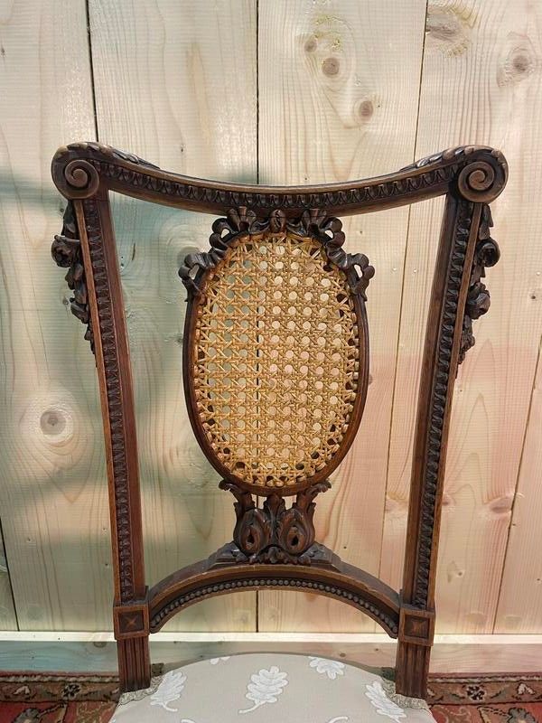 Niedriger Schwesternstuhl im Louis XVI-Stil