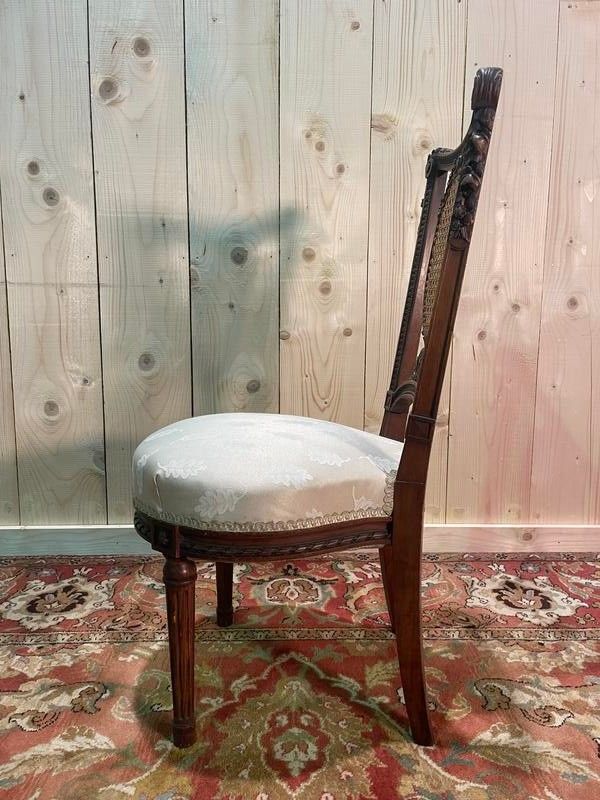 Niedriger Schwesternstuhl im Louis XVI-Stil