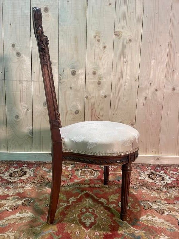 Niedriger Schwesternstuhl im Louis XVI-Stil