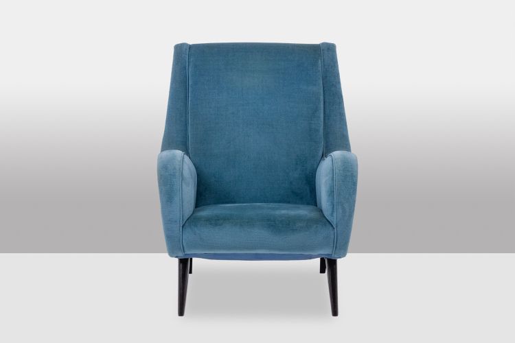 Sessel aus blauem Samt, Beine aus Buchenholz. 1950er Jahre. LS4410409A