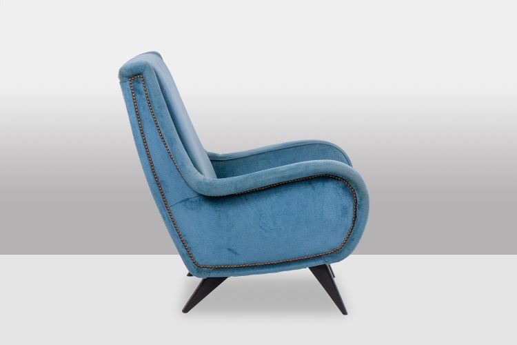 Sessel aus blauem Samt, Beine aus Buchenholz. 1950er Jahre. LS4410409A