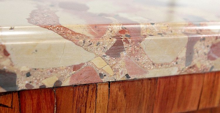 Piccola vetrina impiallacciata in mogano biondo, stile Luigi XVI - XIX secolo