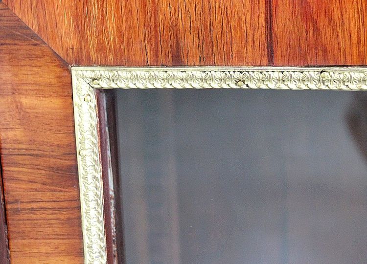 Piccola vetrina impiallacciata in mogano biondo, stile Luigi XVI - XIX secolo