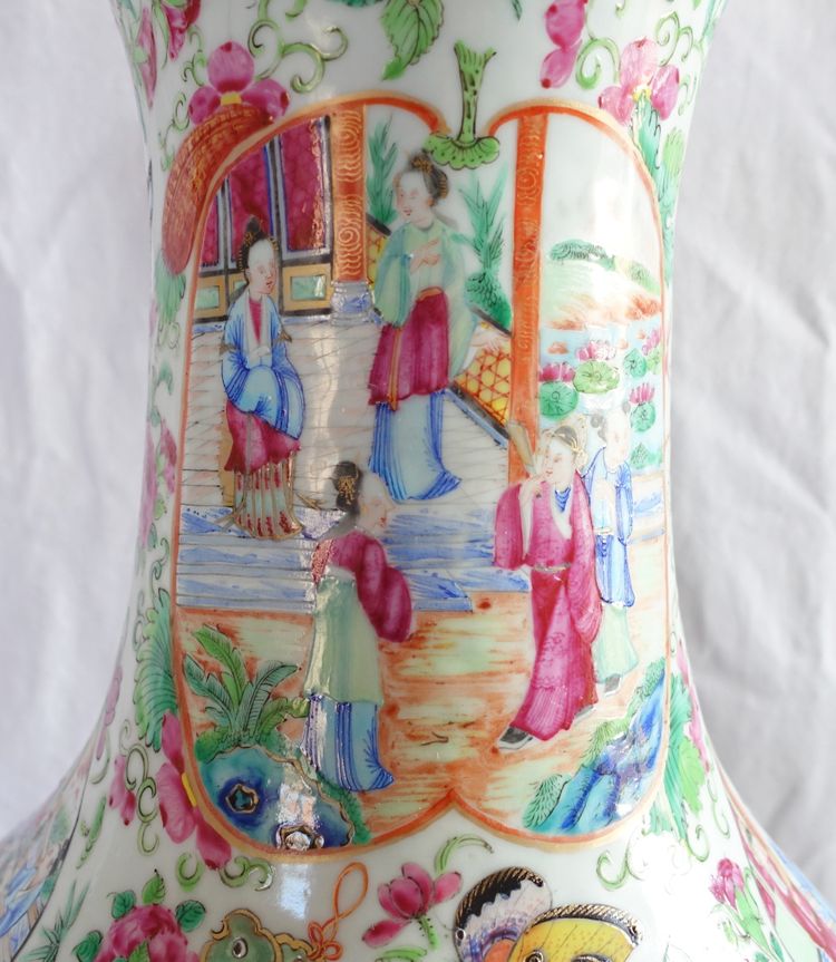 Vaso molto grande in porcellana policroma e dorata di Canton - Cina, XIX secolo - 65 cm